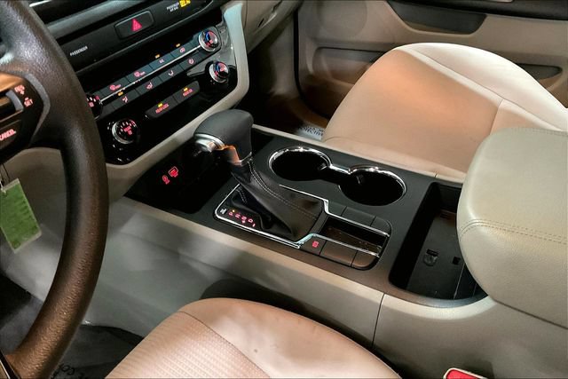 Used 2019 Kia Sedona LX FWD image 15