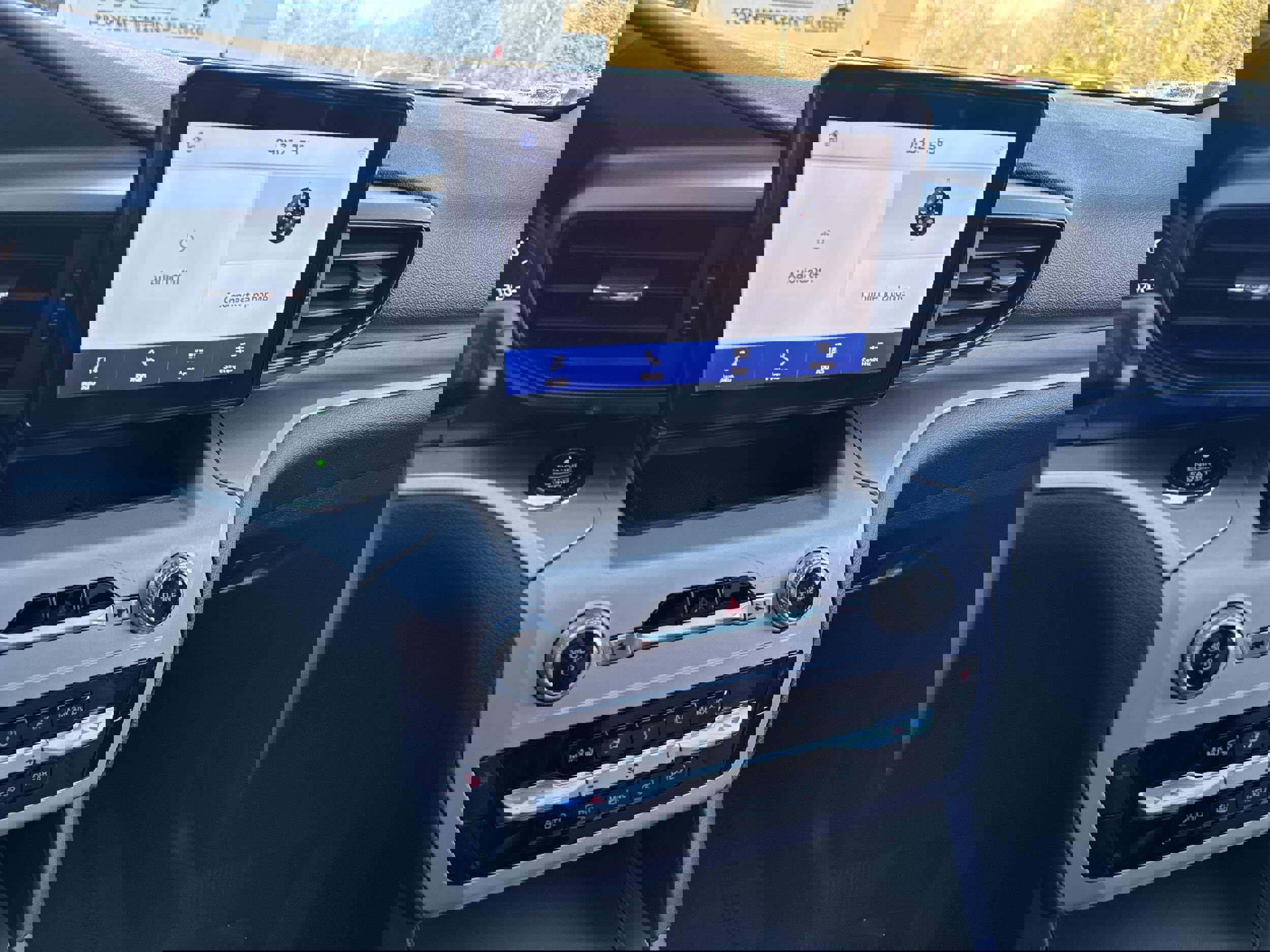 Used 2021 Ford Explorer XLT image 19