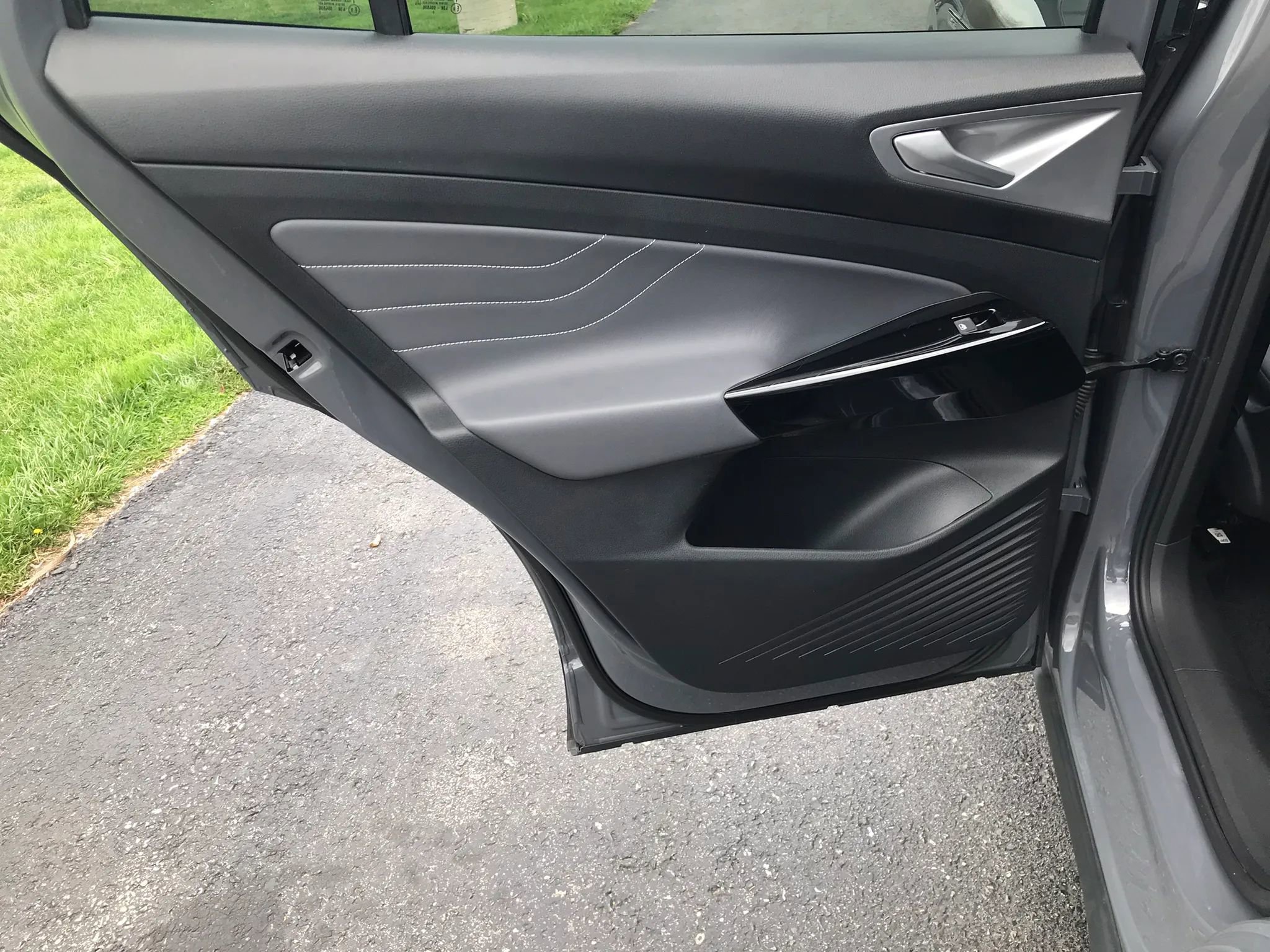 Used 2023 Volkswagen ID.4 Pro S Plus image 32