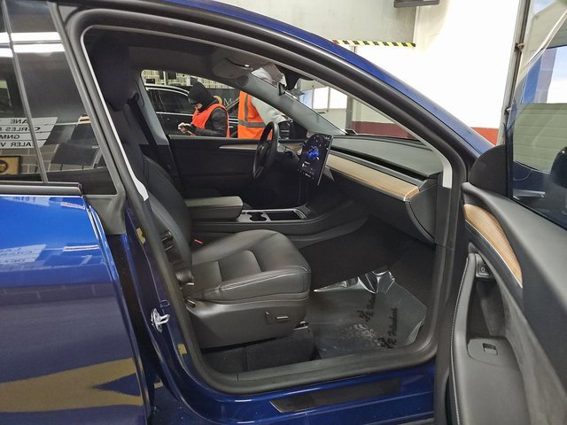 Used 2024 Tesla Model Y Performance image 8