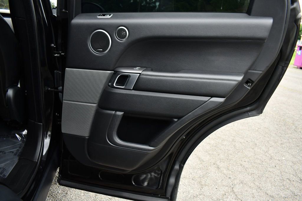 Used 2020 Land Rover Range Rover Sport SE image 43