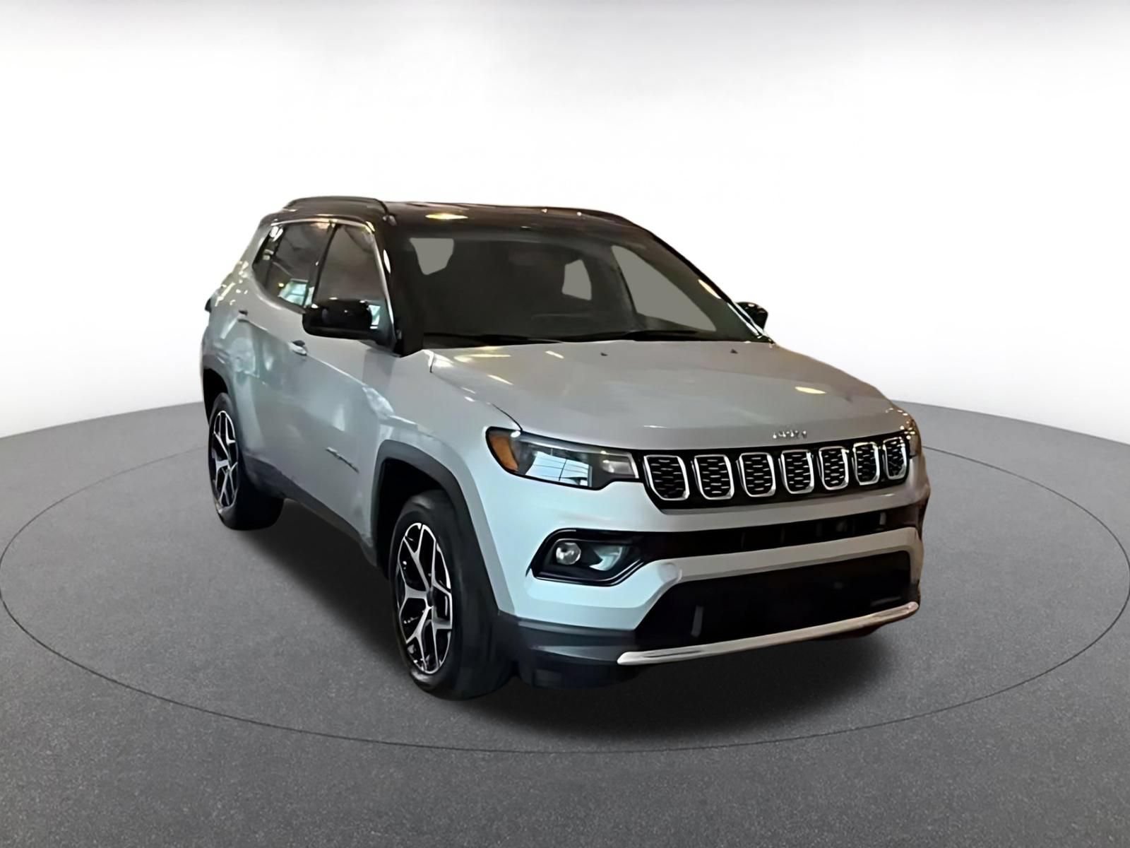 Used 2025 Jeep Compass Limited AWD/4WD image 3