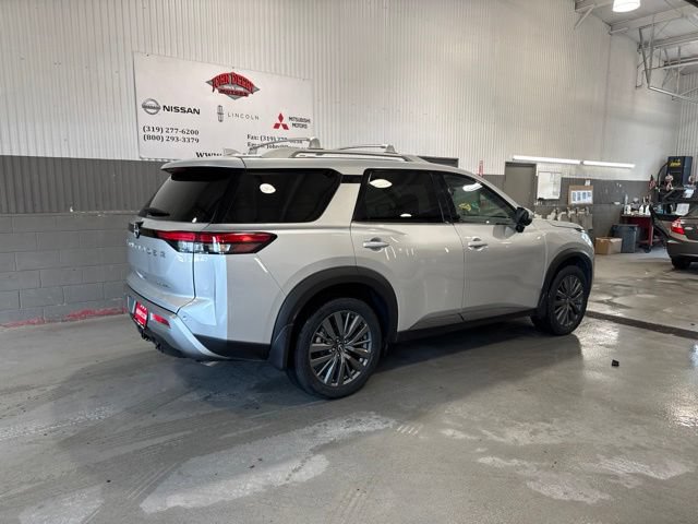 Certified 2024 Nissan Pathfinder SL w/ SL Premium Package AWD/4WD image 4