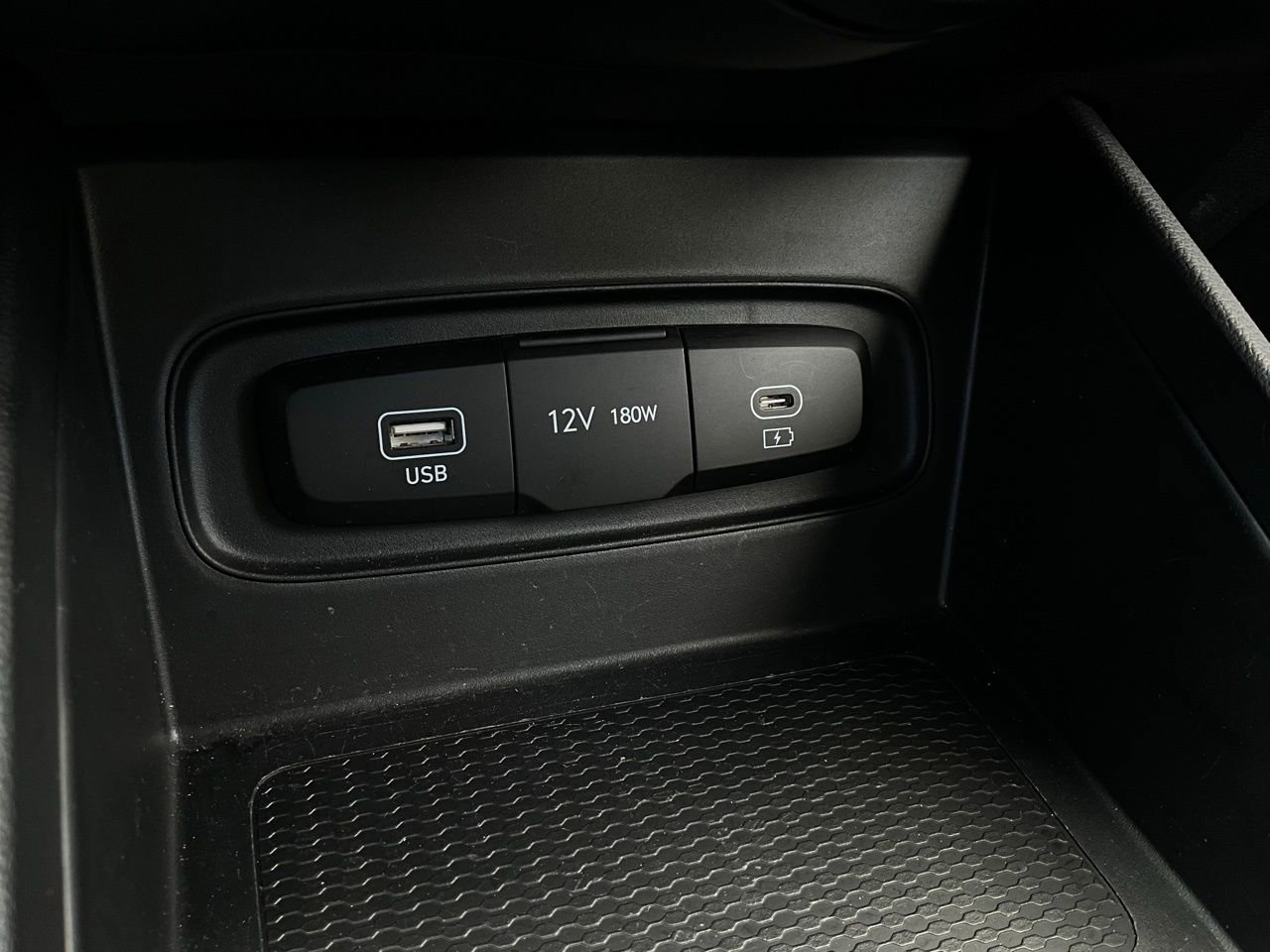 Used 2025 Hyundai Venue SEL image 25