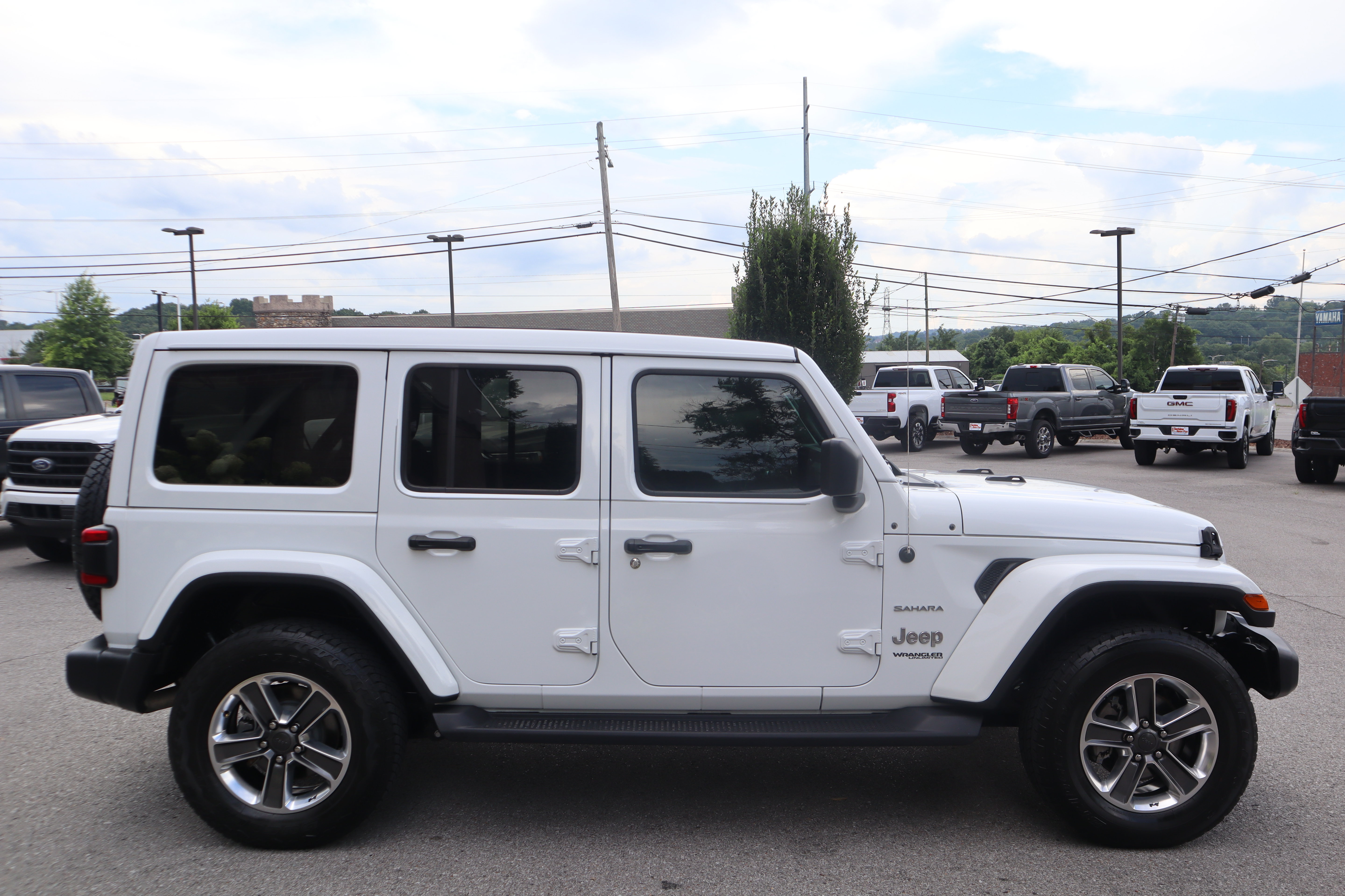 Used 2020 Jeep Wrangler Unlimited Sahara AWD/4WD image 6