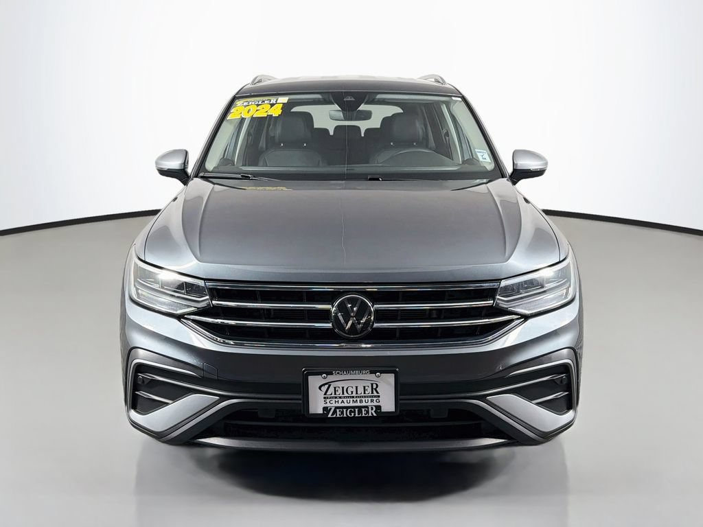 Used 2024 Volkswagen Tiguan Wolfsburg Edition FWD image 2