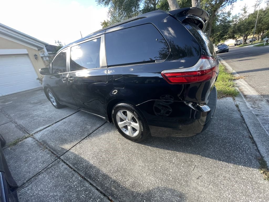 Used 2017 Toyota Sienna LE image 31