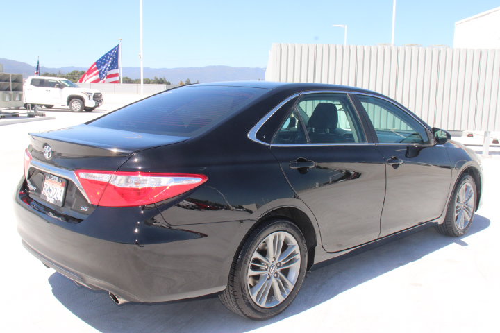 Used 2017 Toyota Camry SE FWD image 3