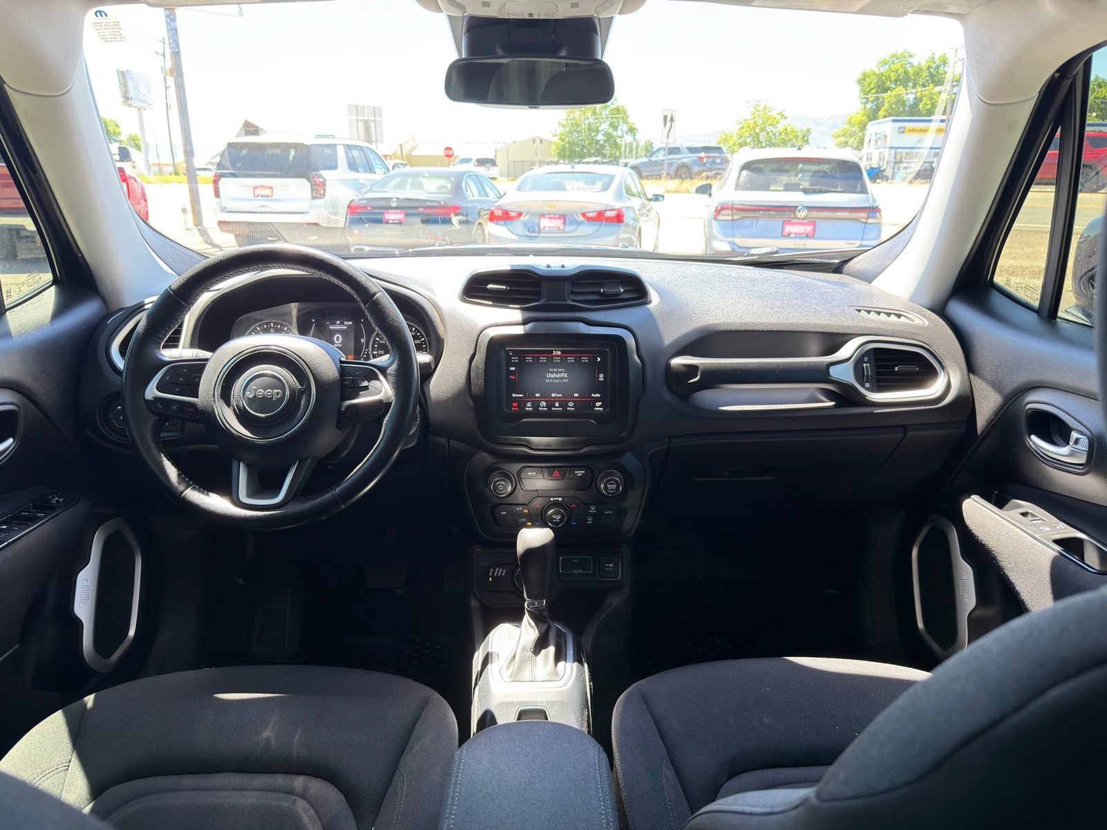 Used 2018 Jeep Renegade Latitude w/ Cold Weather Group AWD/4WD image 28