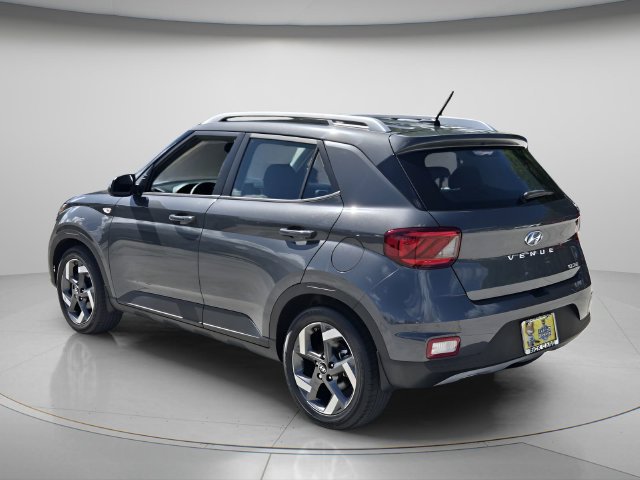 Used 2024 Hyundai Venue SEL FWD image 4