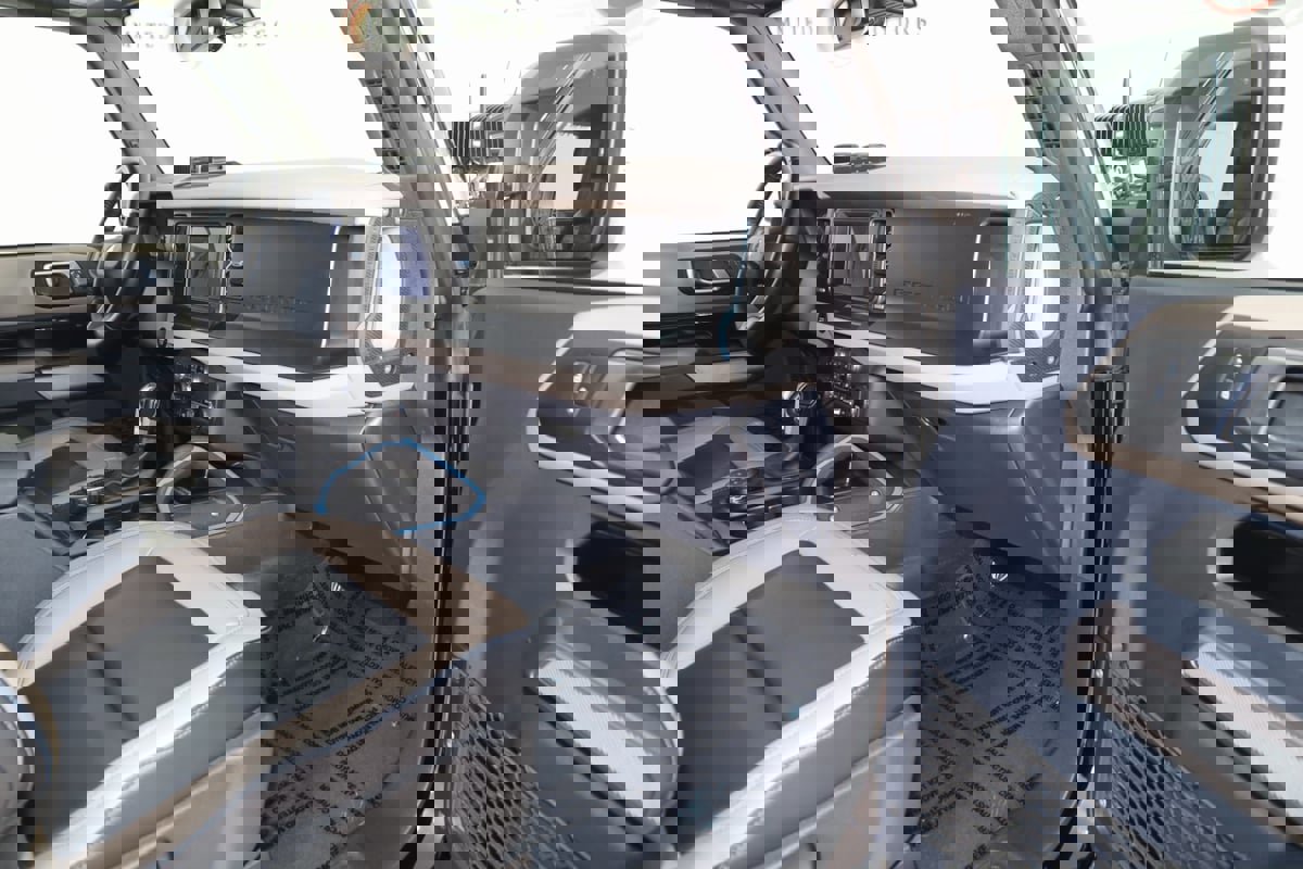 Used 2023 Ford Bronco Wildtrak image 49