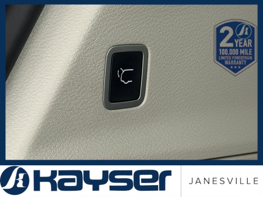 Used 2022 Chrysler Pacifica Touring-L w/ Uconnect Theater Family Group image 26