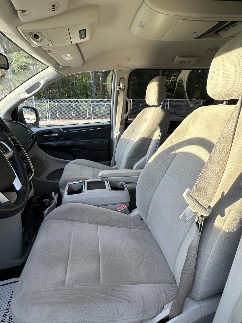 Used 2013 Chrysler Town & Country Touring image 9