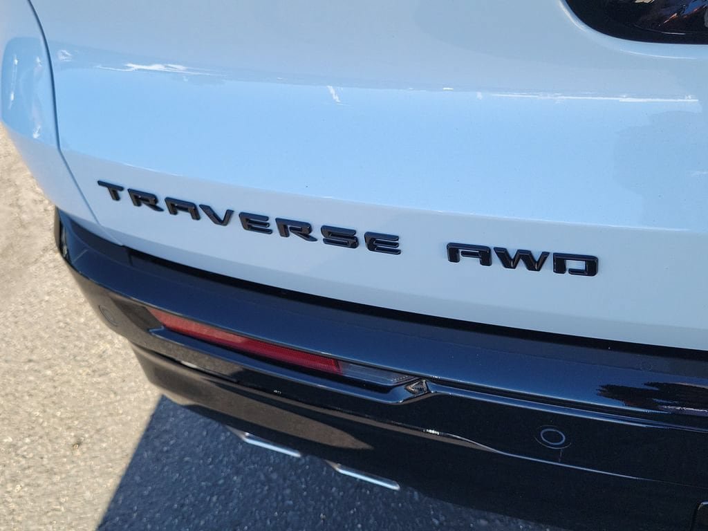New 2026 Chevrolet Traverse RS w/ LPO, Floor Liner Package AWD/4WD image 23