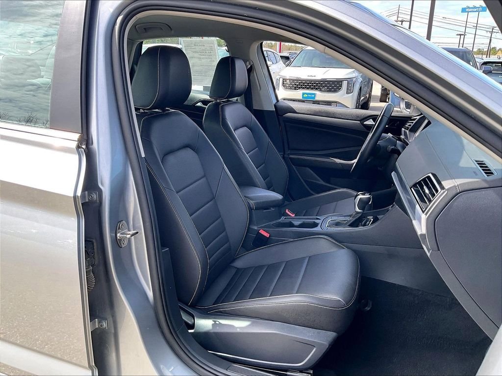 Used 2024 Volkswagen Jetta SE FWD image 10