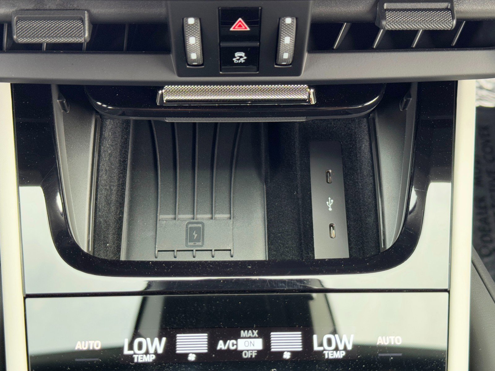 Used 2024 Porsche Cayenne Turbo AWD/4WD image 43