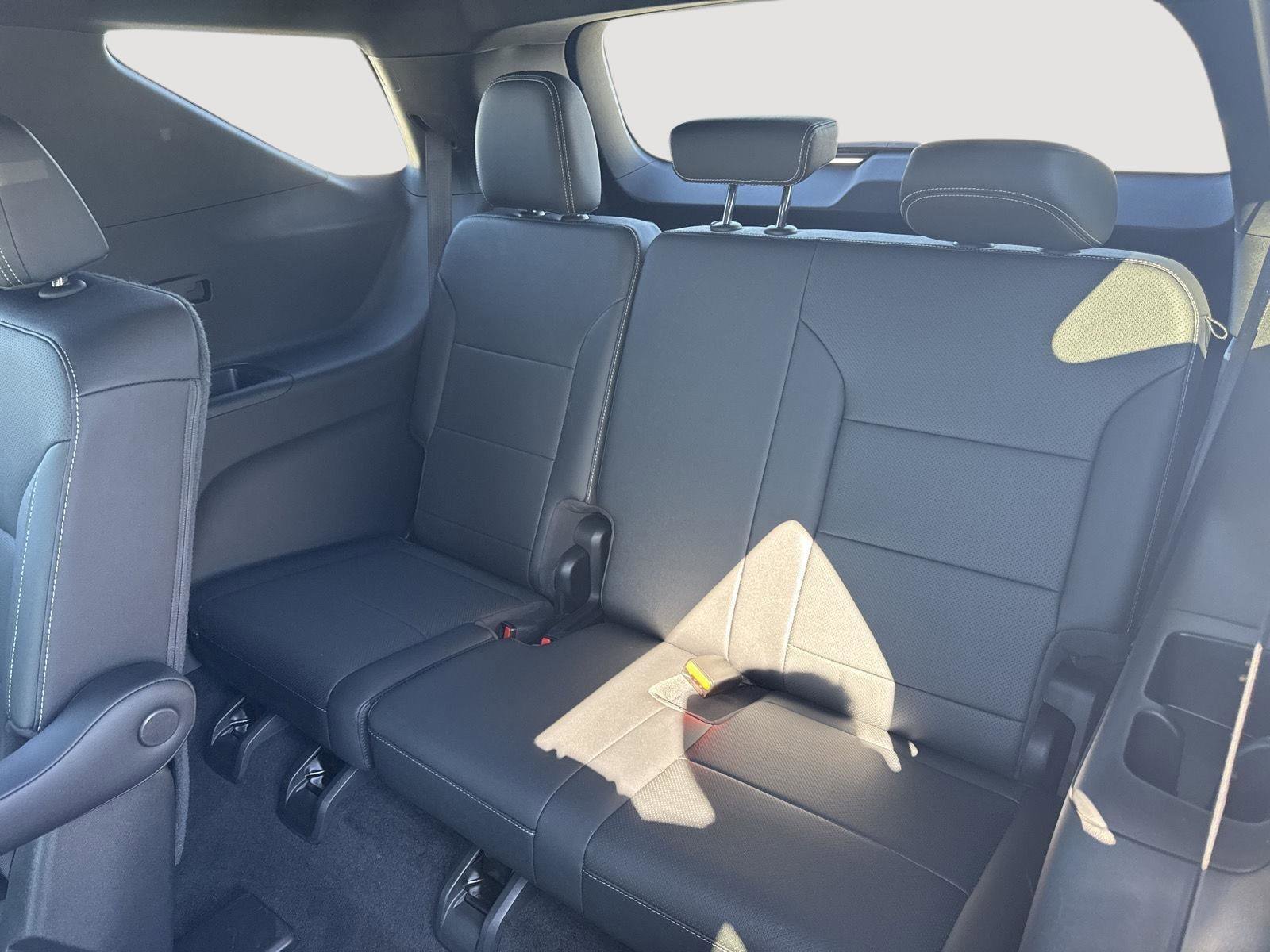 Used 2025 Chevrolet Traverse LT w/ Enhanced Driving Package image 14