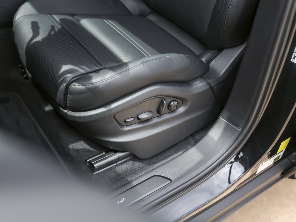New 2026 Porsche Cayenne Coupe AWD/4WD image 16