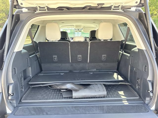 New 2026 Lincoln Navigator L Premier AWD/4WD image 12