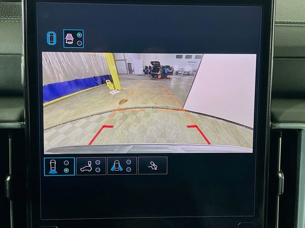 Used 2025 GMC Yukon Denali image 13