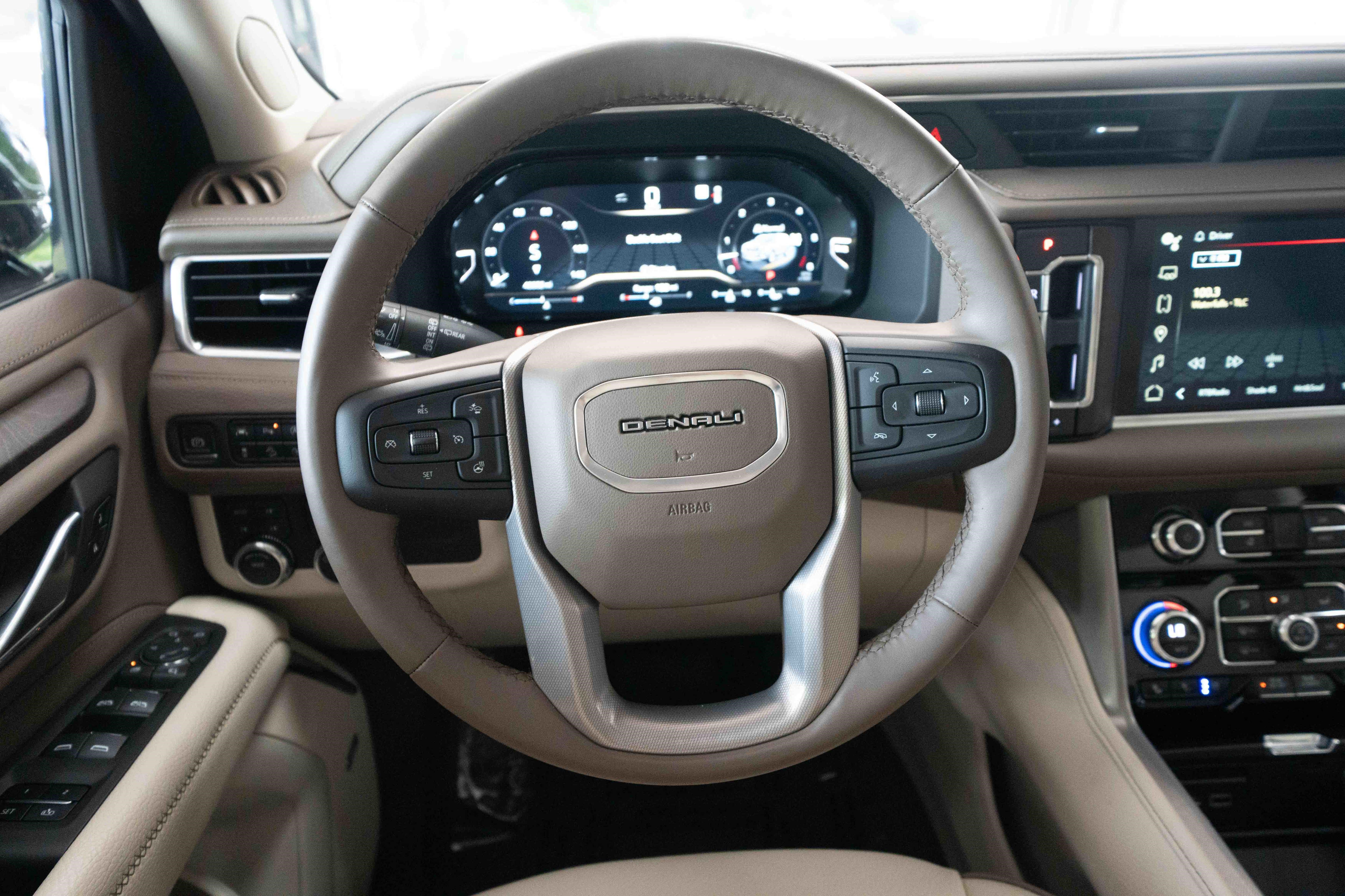 Used 2023 GMC Yukon XL Denali AWD/4WD image 20