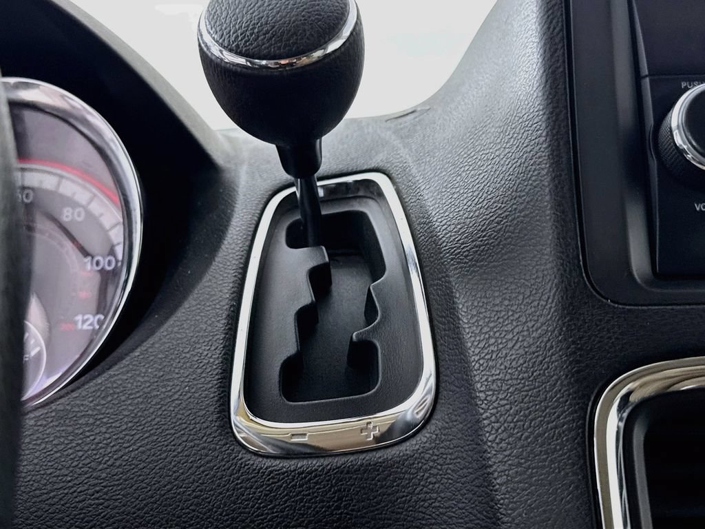 Used 2015 Dodge Grand Caravan SXT FWD image 19