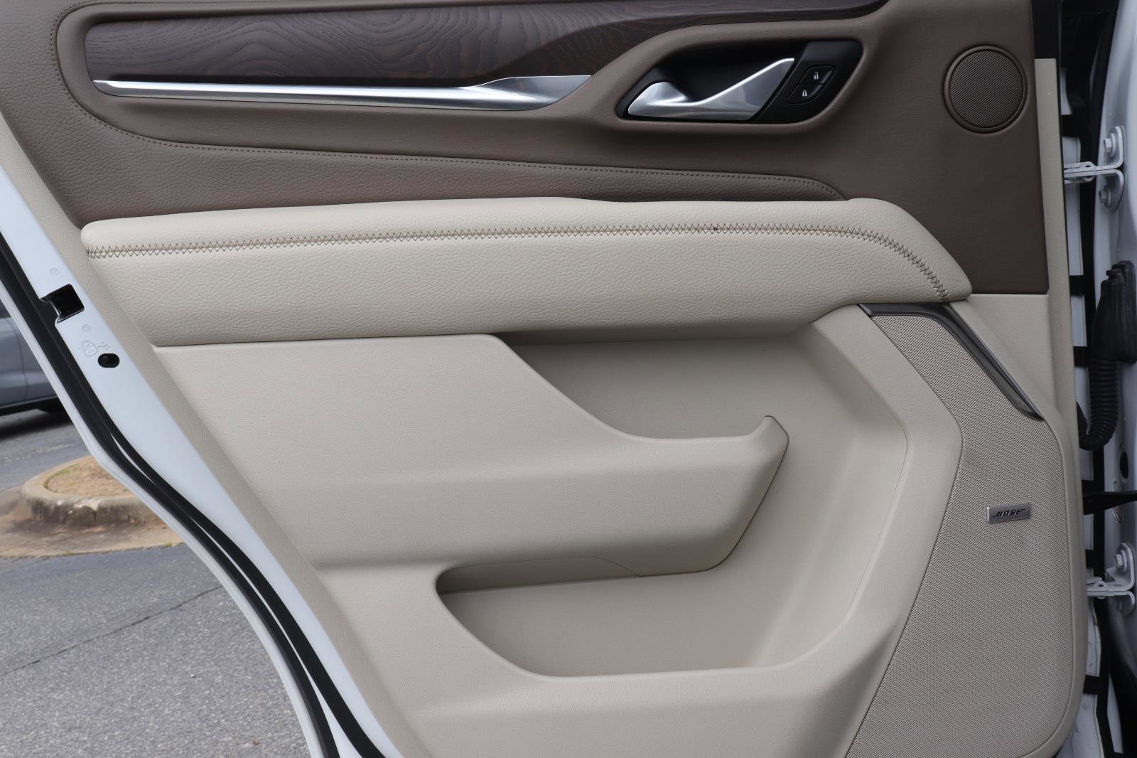 Used 2021 GMC Yukon Denali w/ Denali Premium Package image 12