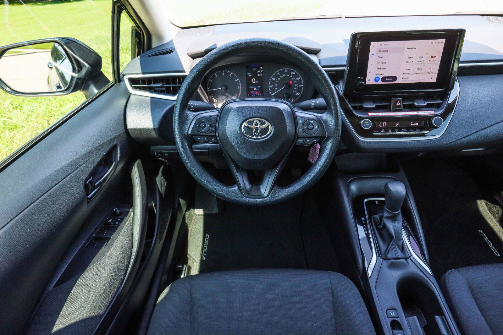 Used 2025 Toyota Corolla LE FWD image 22