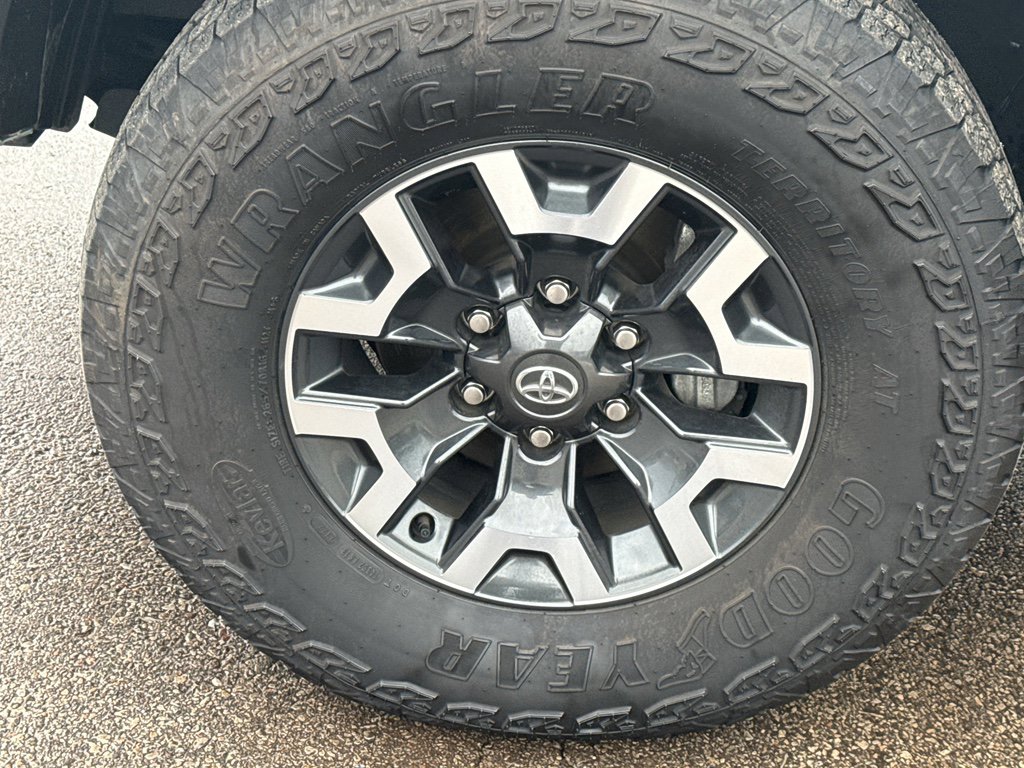 Used 2022 Toyota Tacoma TRD Off-Road w/ TRD Premium Off Road Package image 11