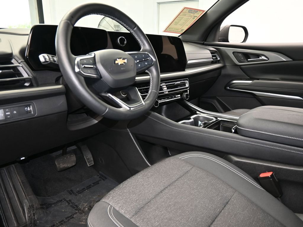 Used 2024 Chevrolet Traverse LS image 12