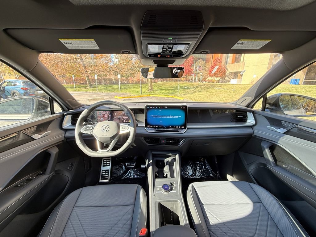New 2025 Volkswagen Tiguan SE R-Line image 21