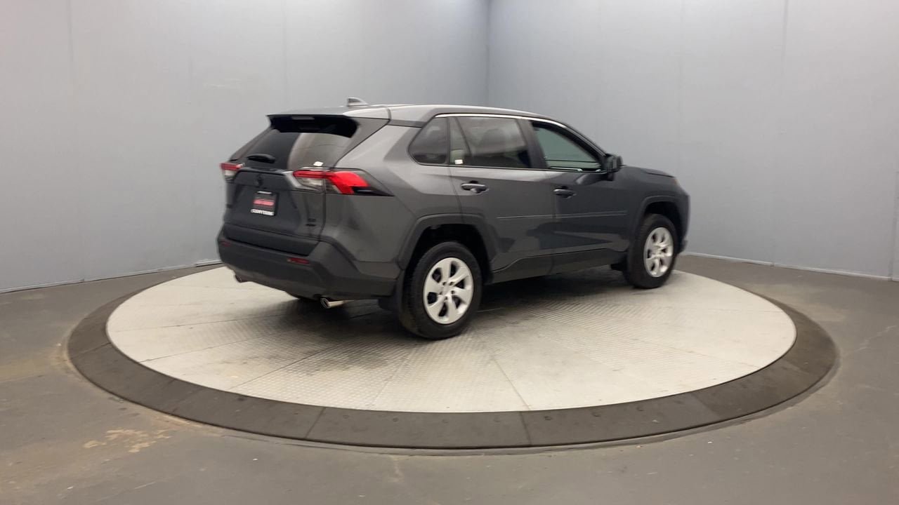 Used 2024 Toyota RAV4 LE AWD/4WD image 5