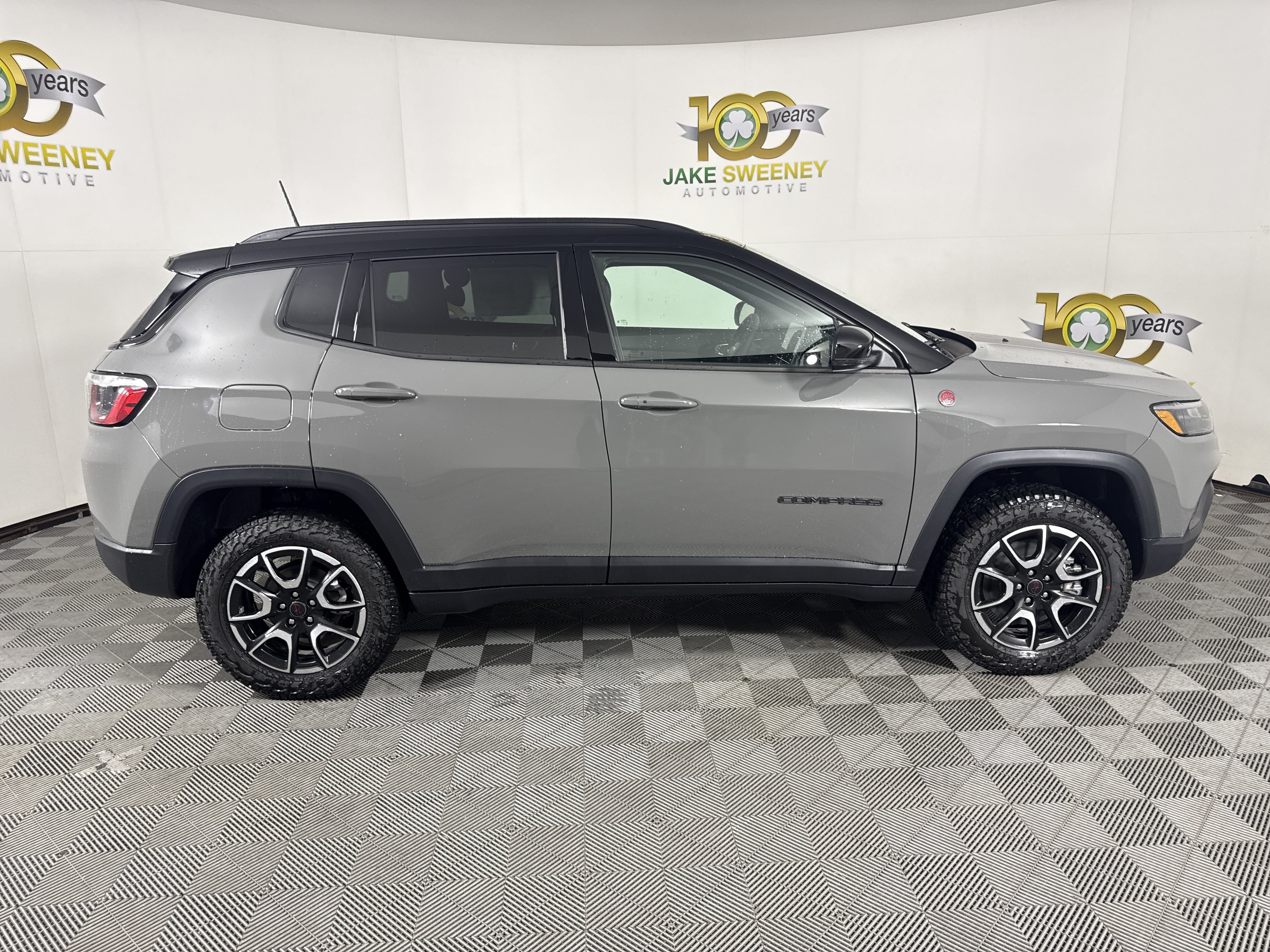New 2026 Jeep Compass Trailhawk w/ Sun, Sound & Navigation Group AWD/4WD image 11