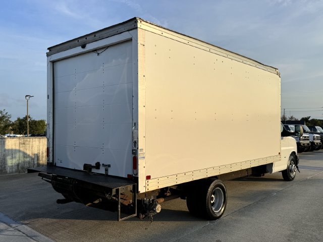 Used 2018 GMC Savana 3500 Extended w/ Power Convenience Package RWD image 4