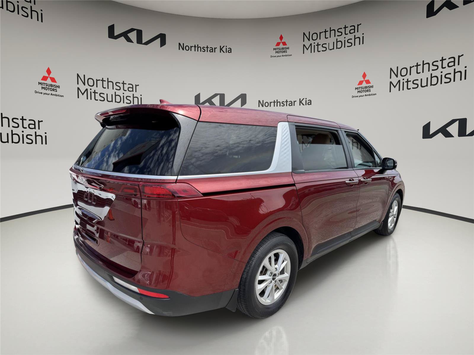 Used 2023 Kia Carnival LX FWD image 6