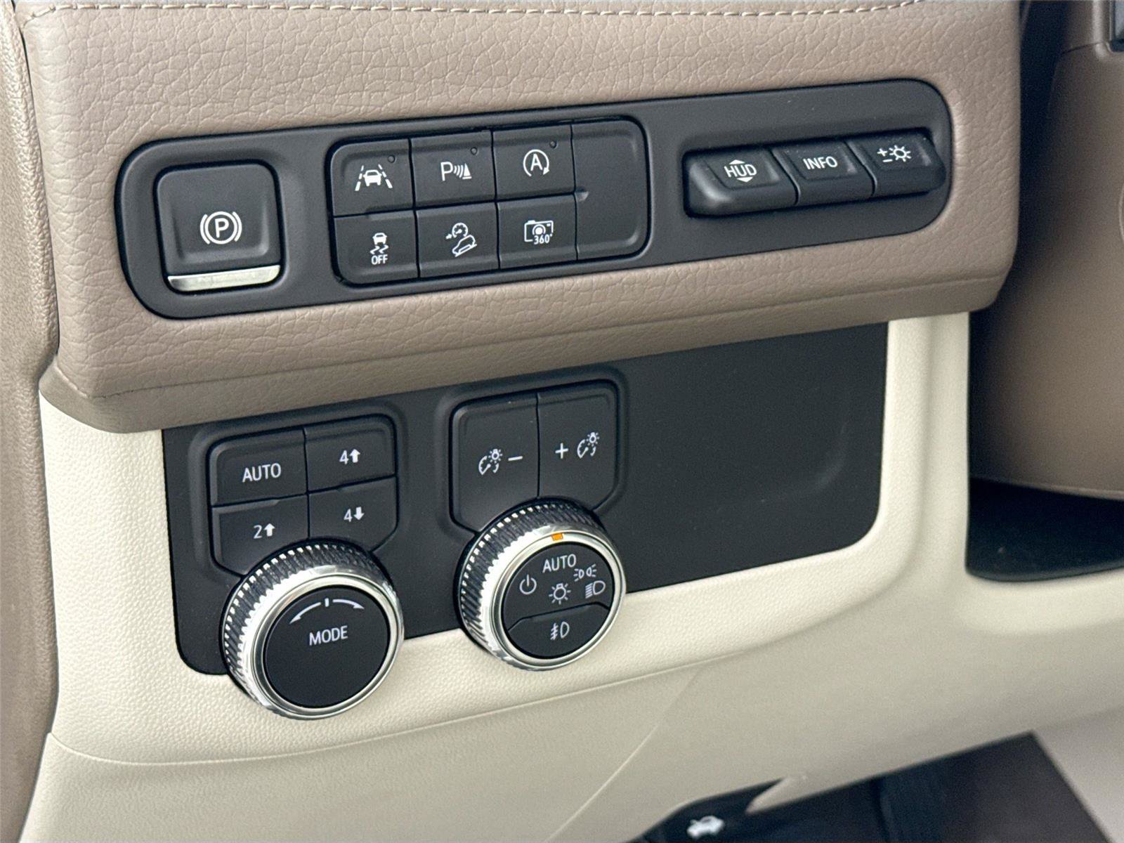 Used 2024 GMC Yukon Denali AWD/4WD image 16