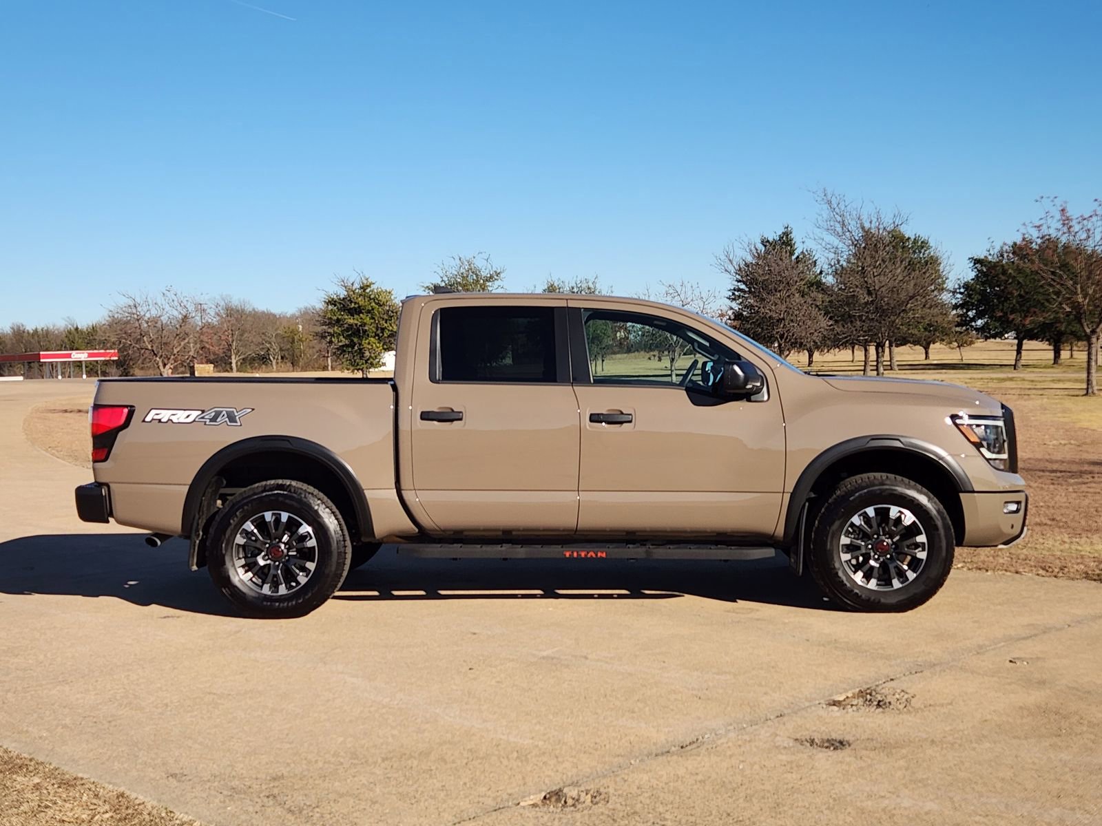 Used 2024 Nissan Titan PRO-4X w/ Pro-4x Utility Package image 7
