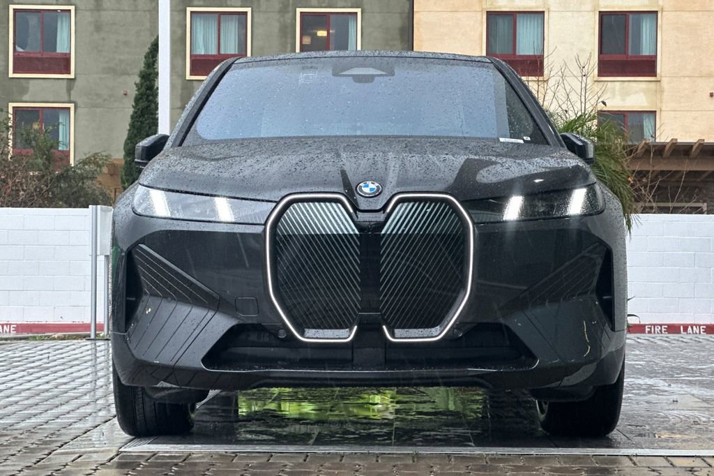 New 2026 BMW iX xDrive60 w/ Premium Package image 8