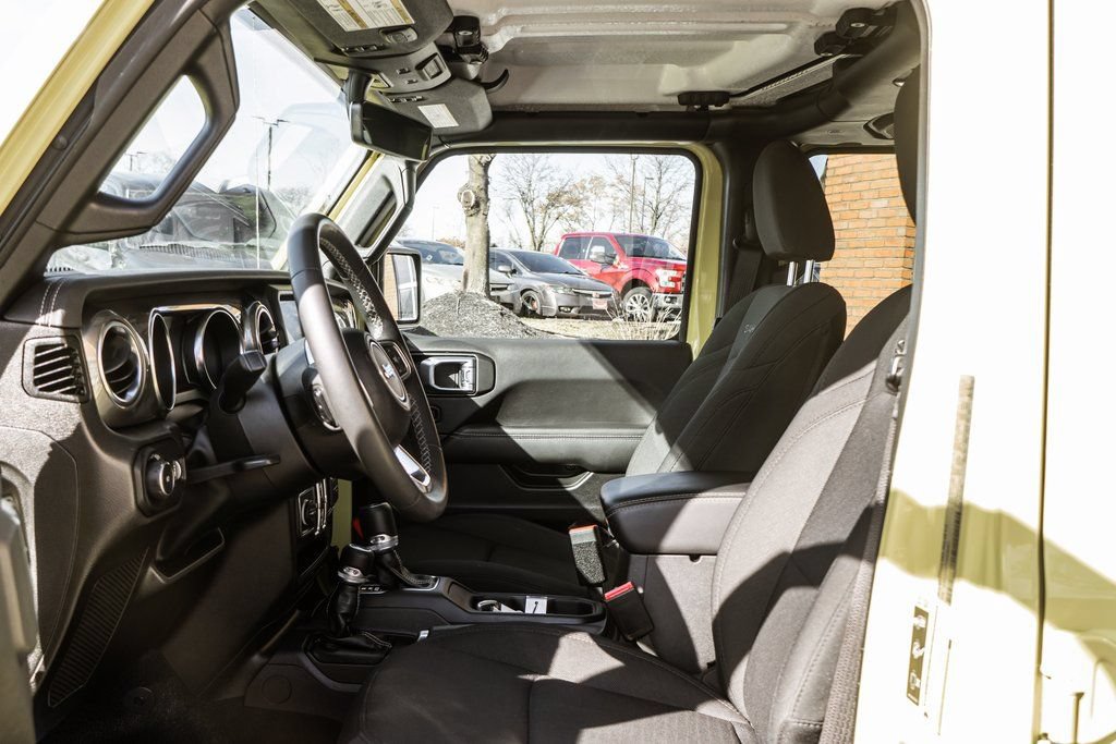 Used 2023 Jeep Wrangler Unlimited Sahara AWD/4WD image 24
