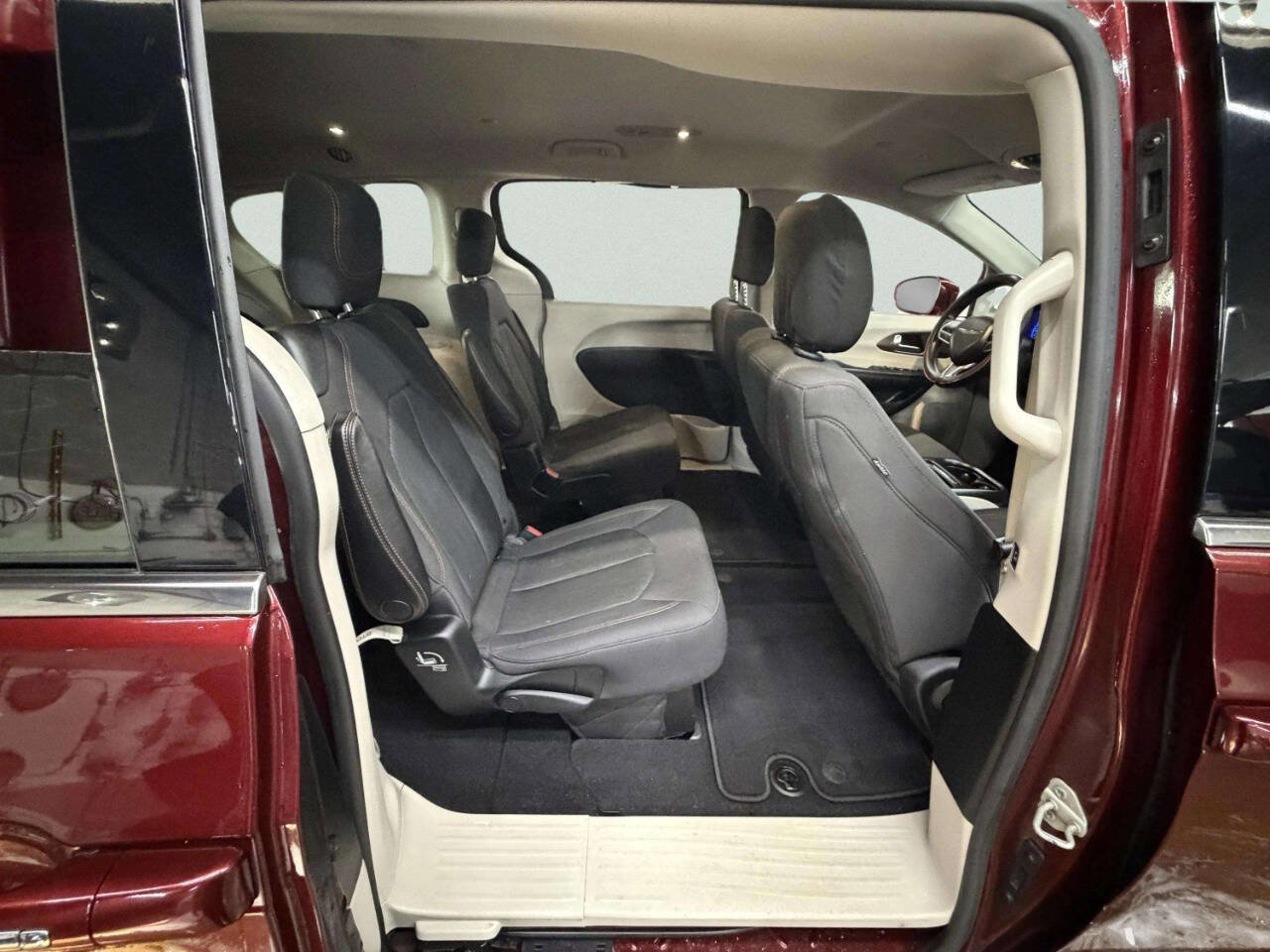 Used 2019 Chrysler Pacifica Touring Plus FWD image 22