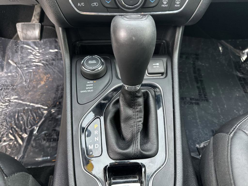 Used 2019 Jeep Cherokee Limited image 26