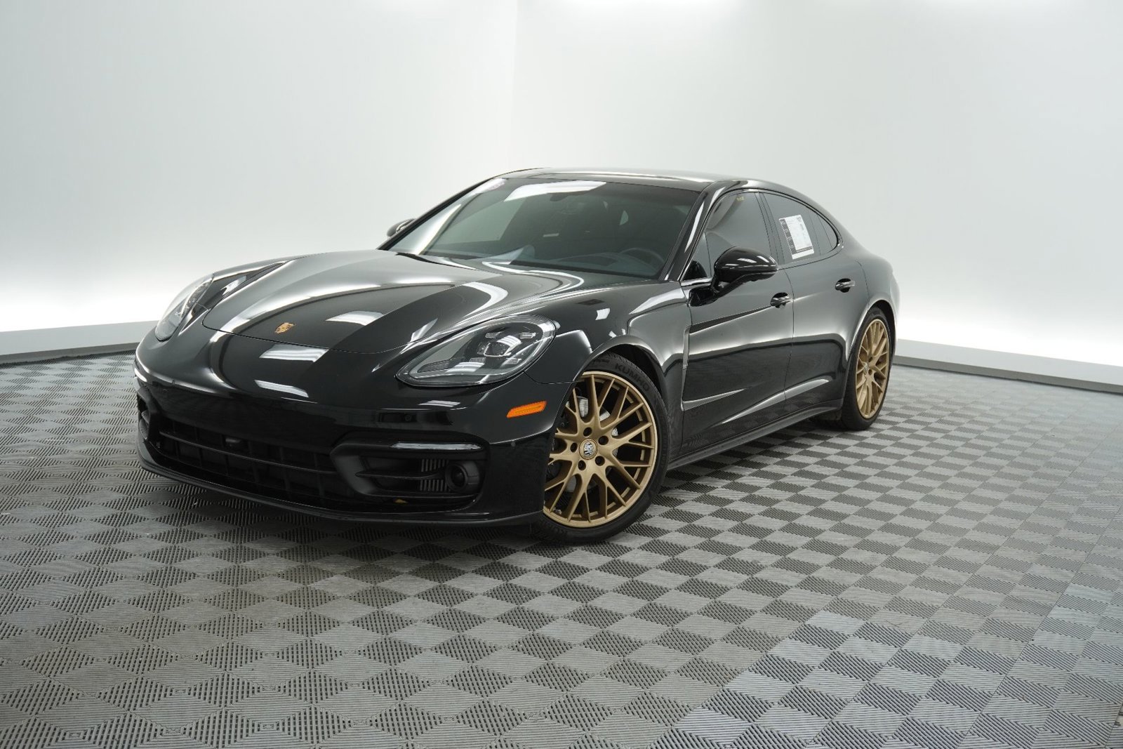 Used 2023 Porsche Panamera Platinum Edition image 1