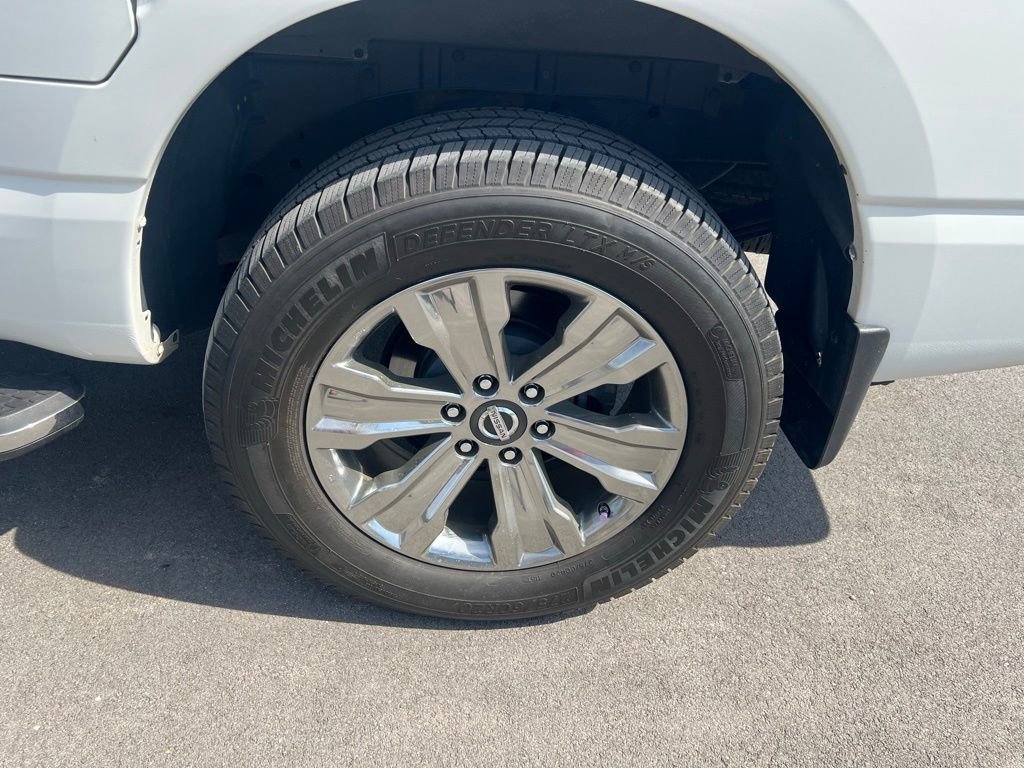 Used 2018 Nissan Titan SL w/ Chrome Package image 13