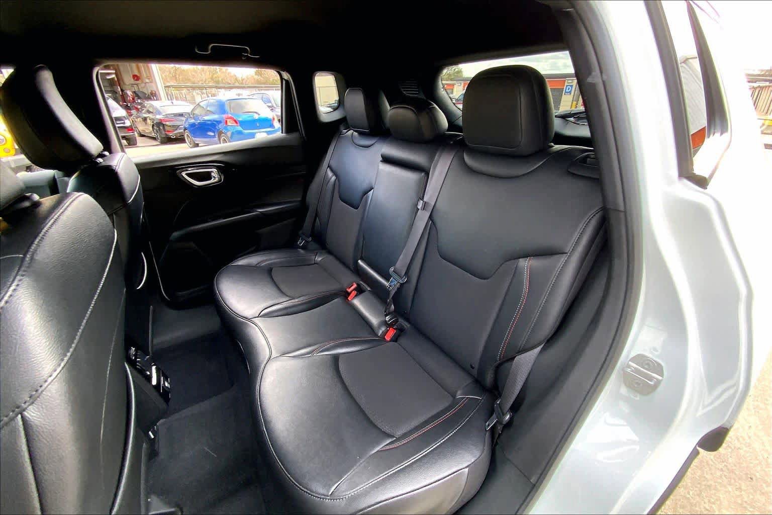 Used 2025 Jeep Compass Trailhawk AWD/4WD image 20