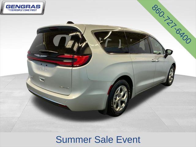 Certified 2024 Chrysler Pacifica Limited FWD image 7