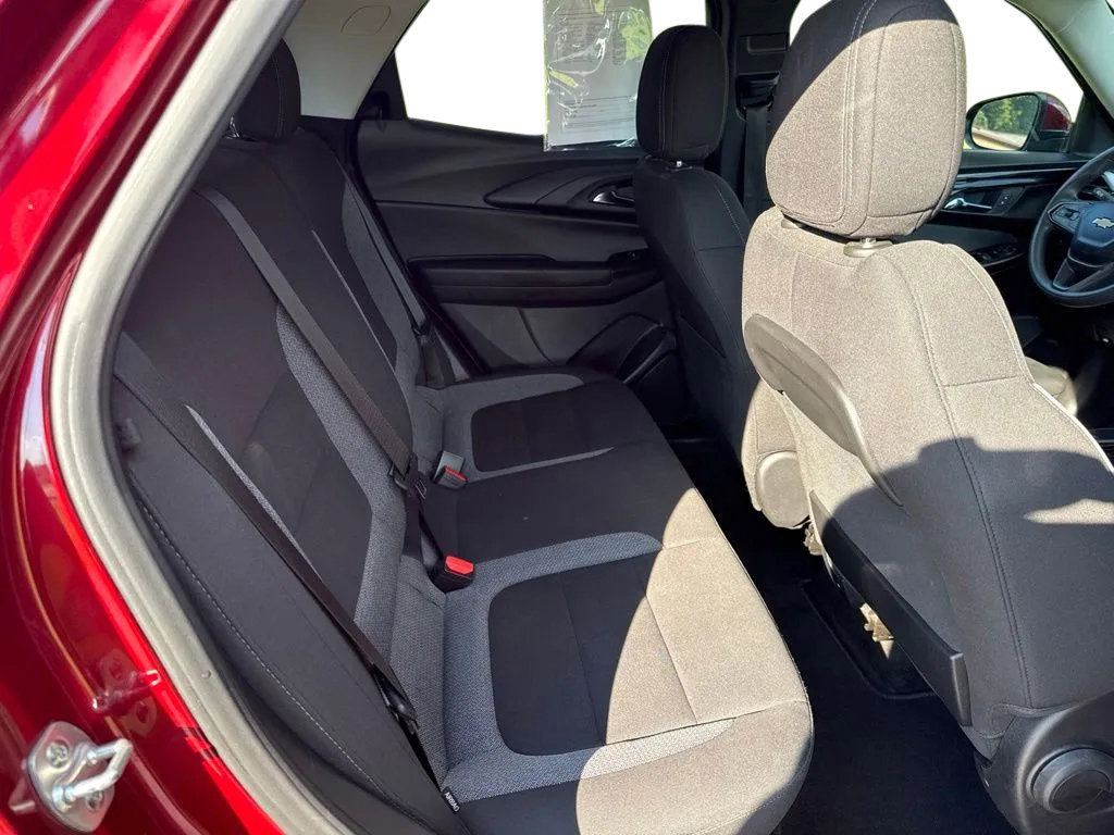 Used 2025 Chevrolet TrailBlazer LT FWD image 30