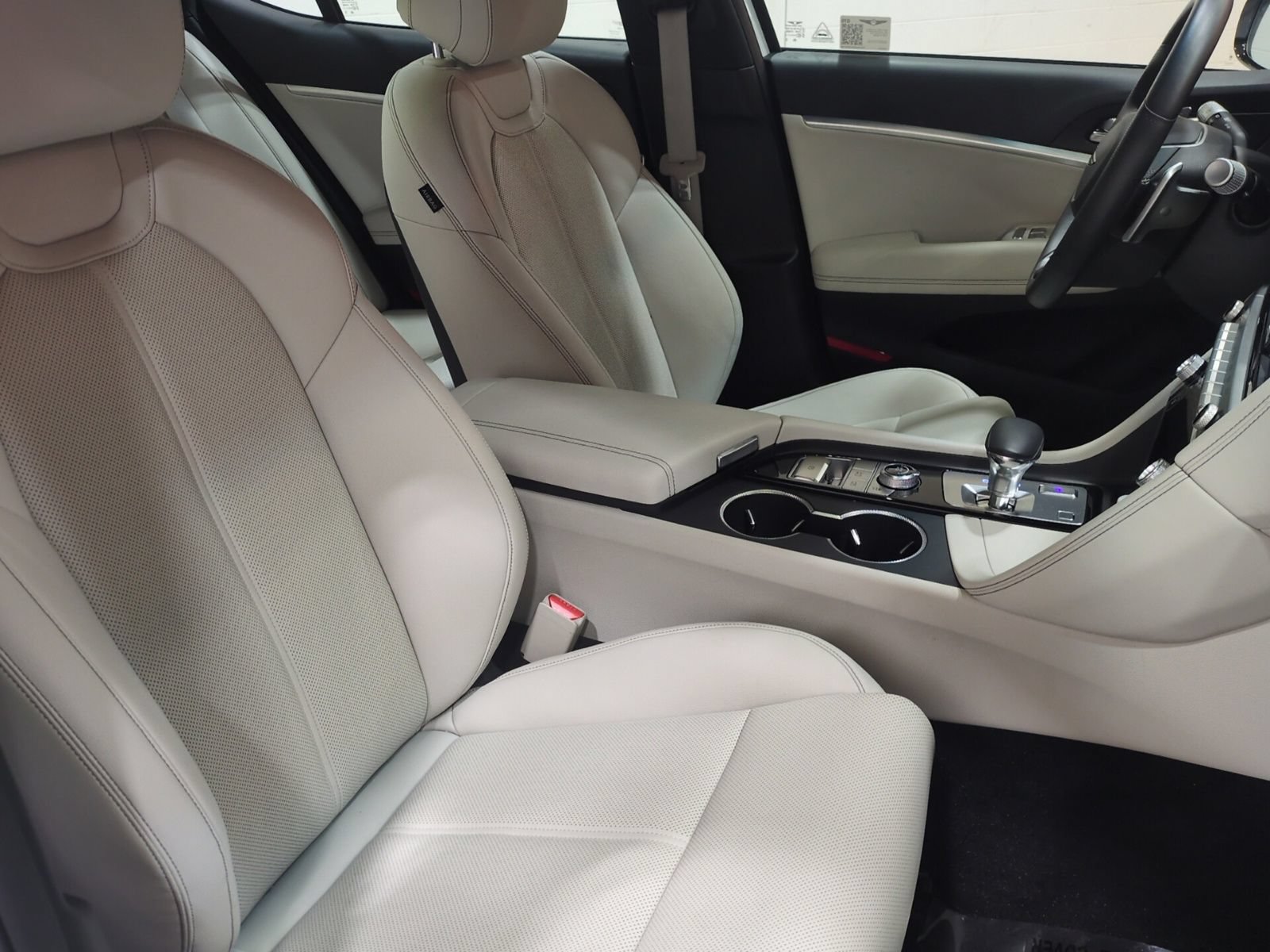 Used 2025 Genesis G70 2.5T AWD/4WD image 11