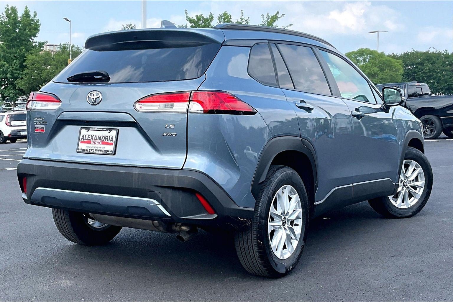 Used 2023 Toyota Corolla Cross LE AWD/4WD image 12