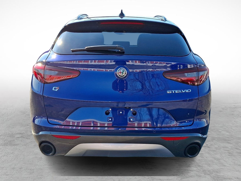 Used 2023 Alfa Romeo Stelvio Ti image 4