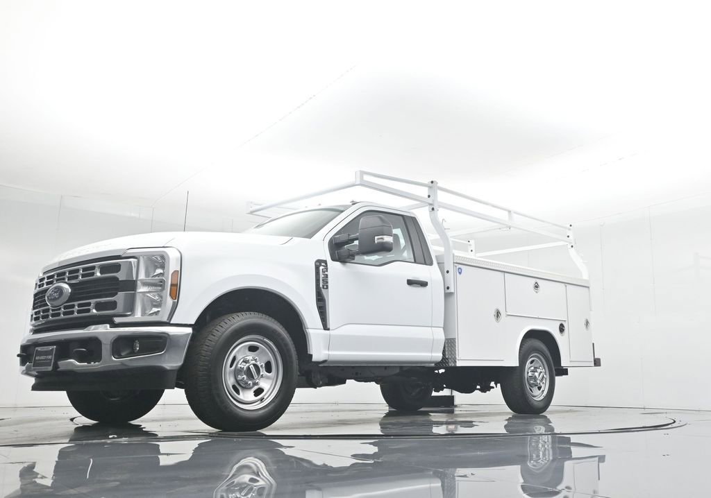 New 2025 Ford F350 XL w/ XL Chrome Package image 46